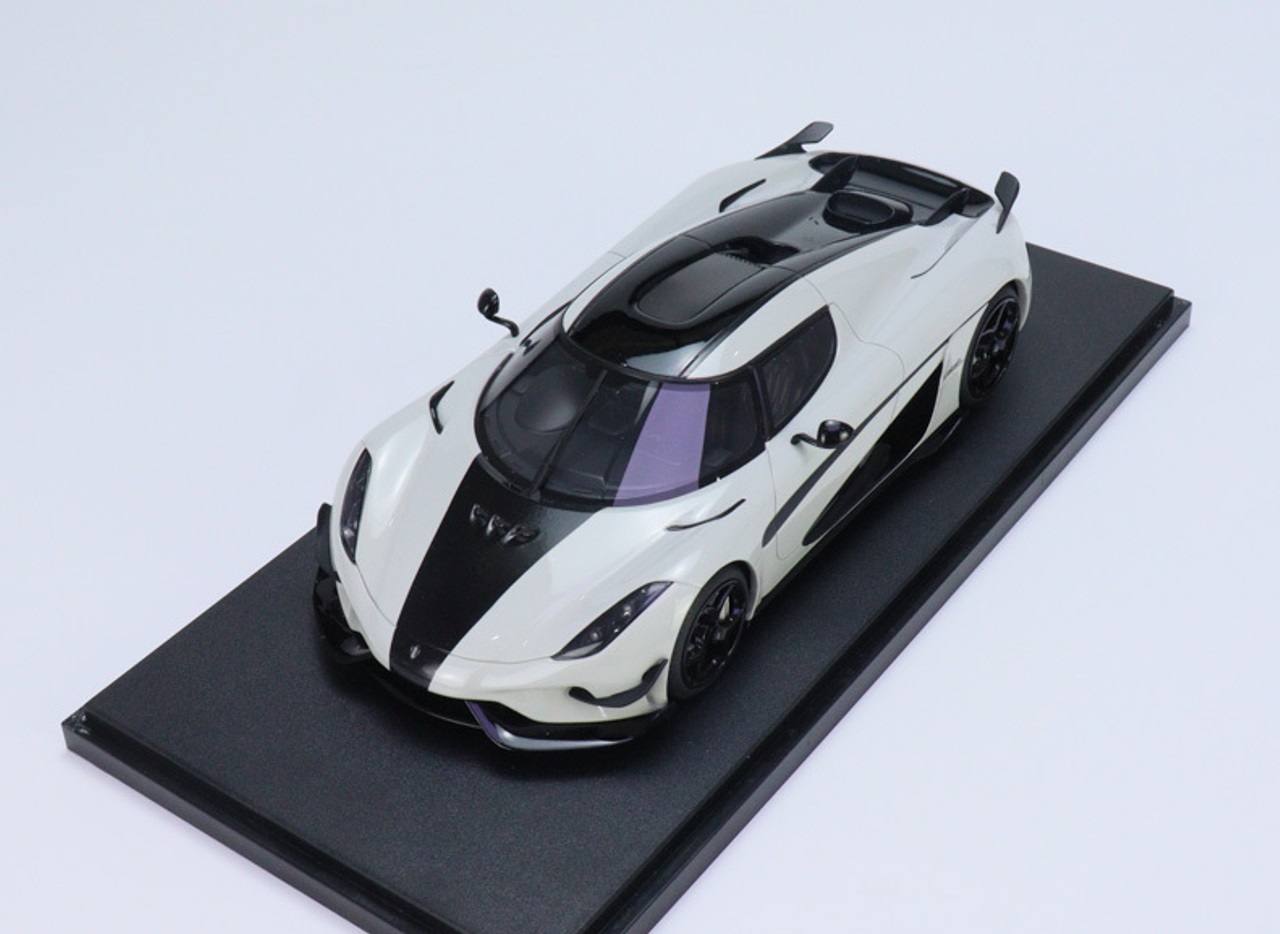 KOENIGSEGG REGERA BLACK LINE 