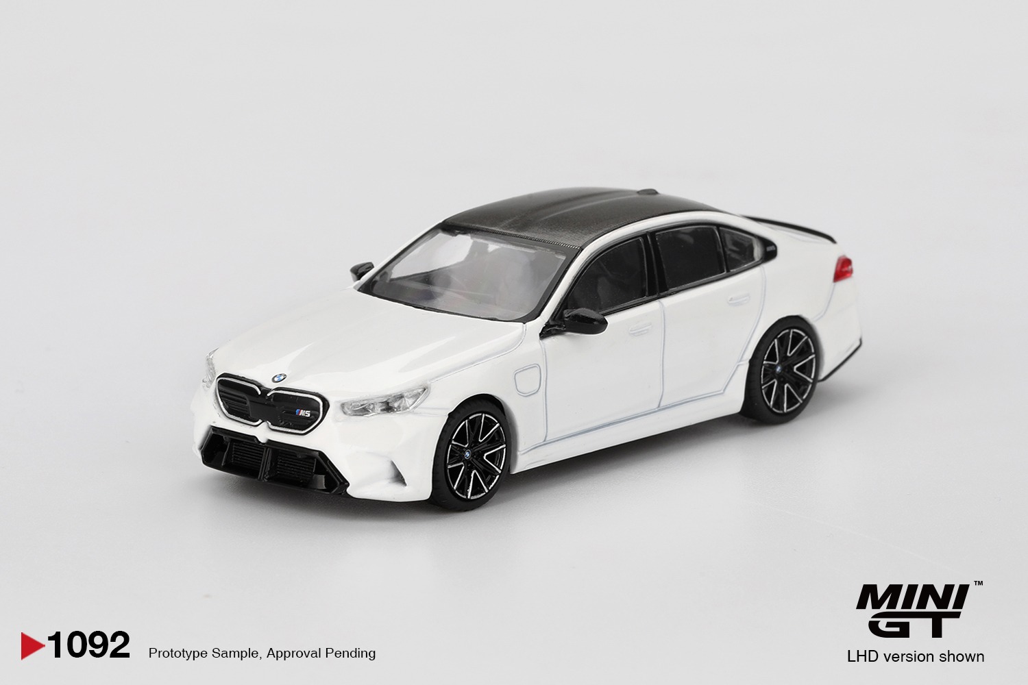 PREORDER MINI GT BMW M5 ALPINE WHITE