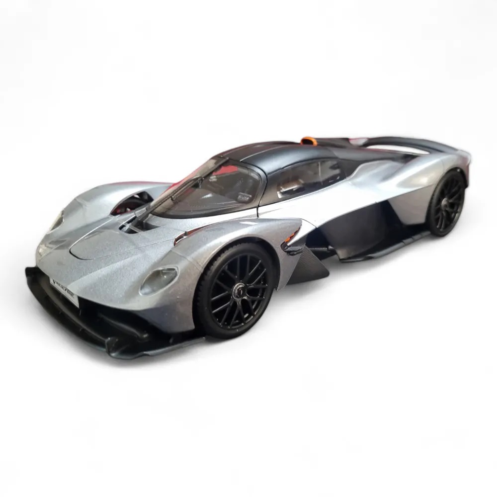 ASTON MARTIN VALKYRIE SILVER