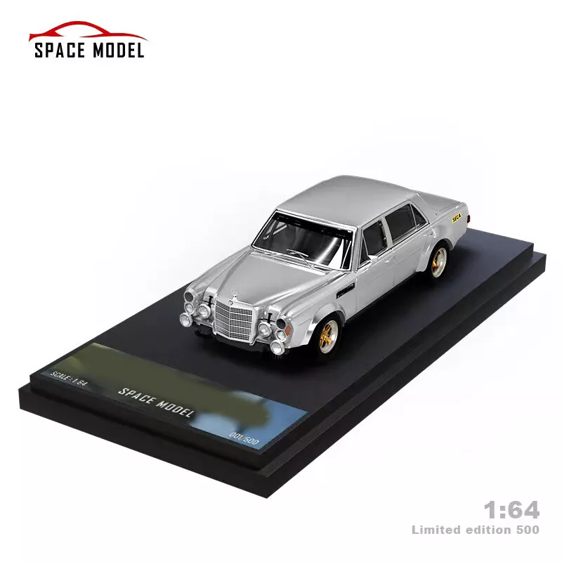 MERCEDES-BENZ 300 SEL SILVER