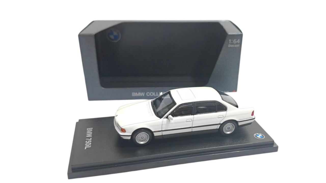 BMW 750iL WHITE