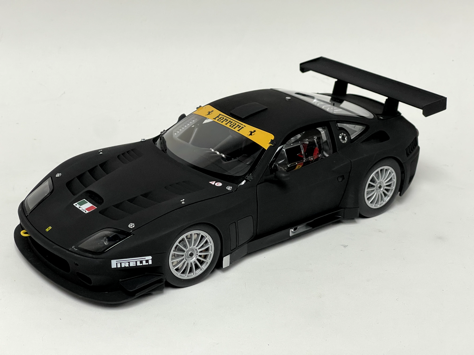 FERRARI 575 GTC EVOLUZIONE 2005 IN MATTE BLACK