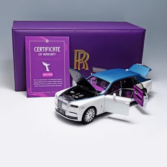 ROLLS ROYCE PHANTOM PEARL WHITE MATTE BLUE